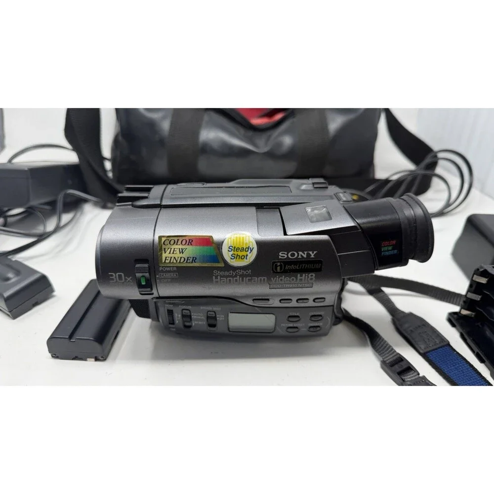 Sony CCD-TR910 Stereo HI8 8mm Video8 Camcorder Camera - WORKS - NEW BATTERY